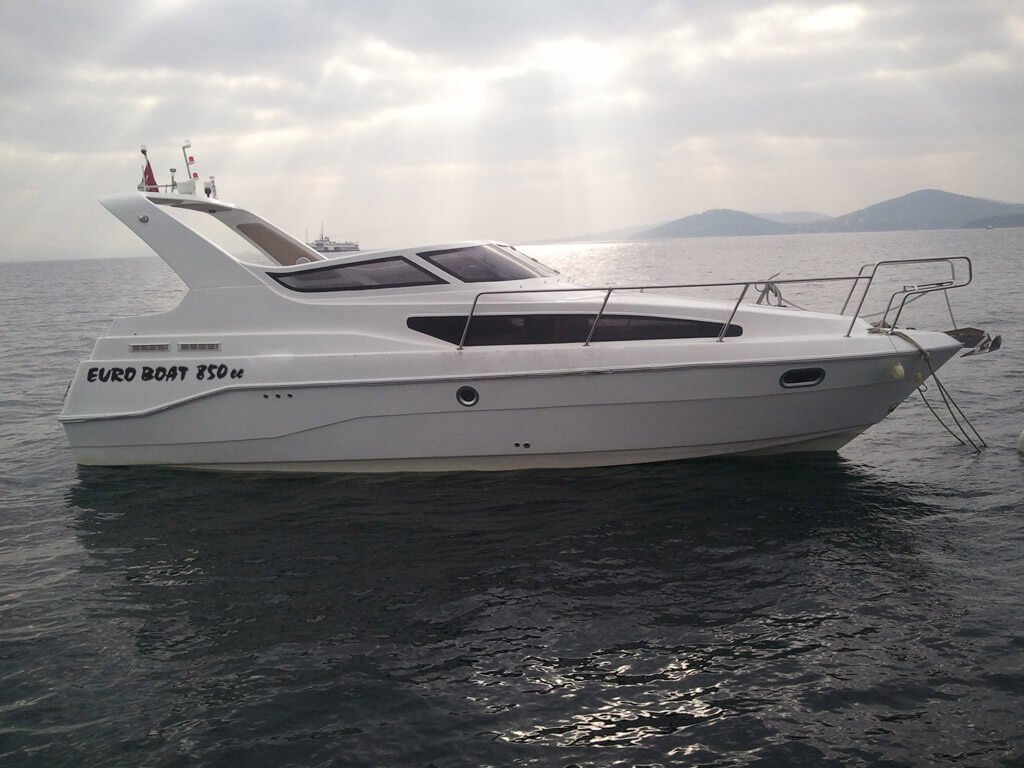 Euro Boat 850CC Cabin Cruiser Paraşüt Teknesi’nde